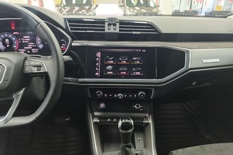 Used Audi Q3 2020 35 TFSI Fashion Dynamic Model Audio And AC Panel