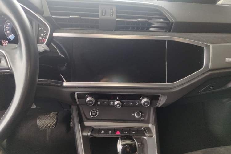 Used Audi Q3 2020 35 TFSI Fashion Dynamic Model Audio And AC Panel