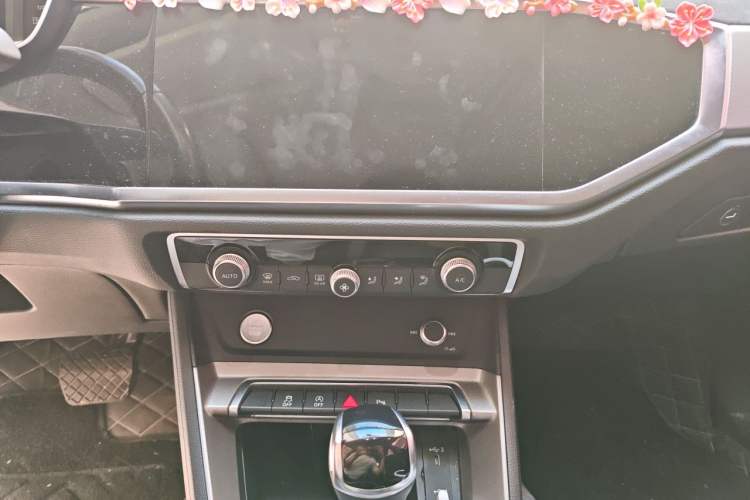 Used Audi Q3 2020 35 TFSI Fashion Dynamic Model Audio And AC Panel
