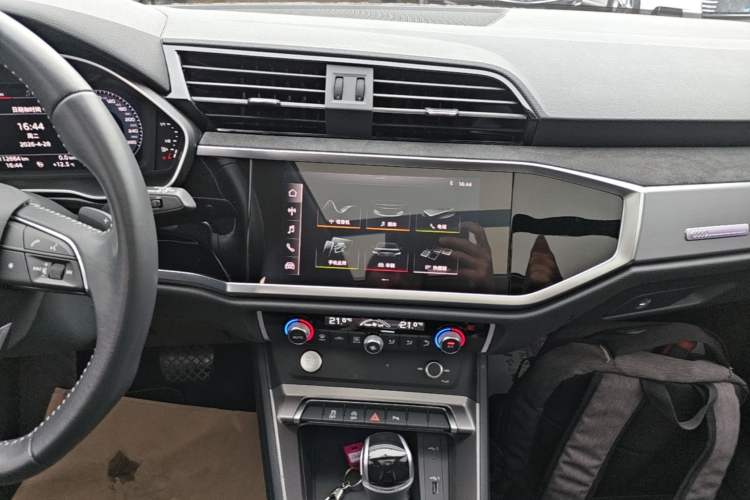 Used Audi Q3 2020 40 TFSI Fashion Dynamic Model Audio And AC Panel