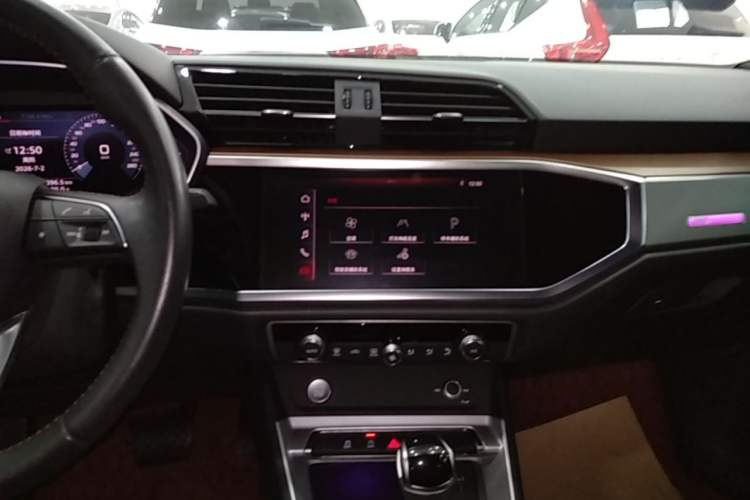 Used Audi Q3 2020 35 TFSI Fashionable and Elegant Model Audio And AC Panel
