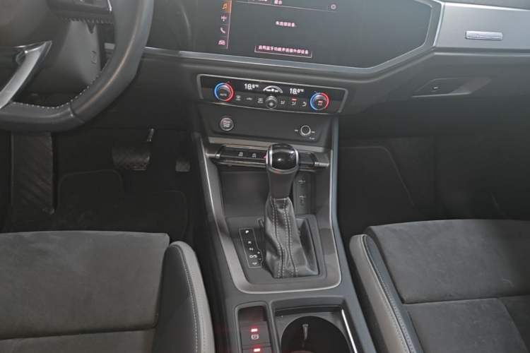 Used Audi Q3 2020 35 TFSI Fashion Dynamic Model Audio And AC Panel