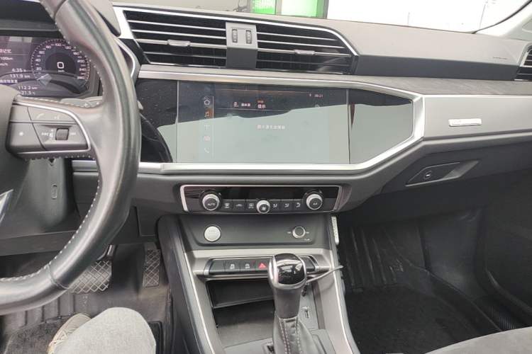 Used Audi Q3 2020 35 TFSI Fashion Dynamic Model Audio And AC Panel