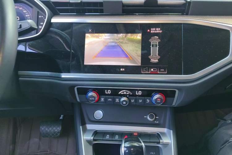 Used Audi Q3 2020 40 TFSI Fashionable and Elegant Model Audio And AC Panel