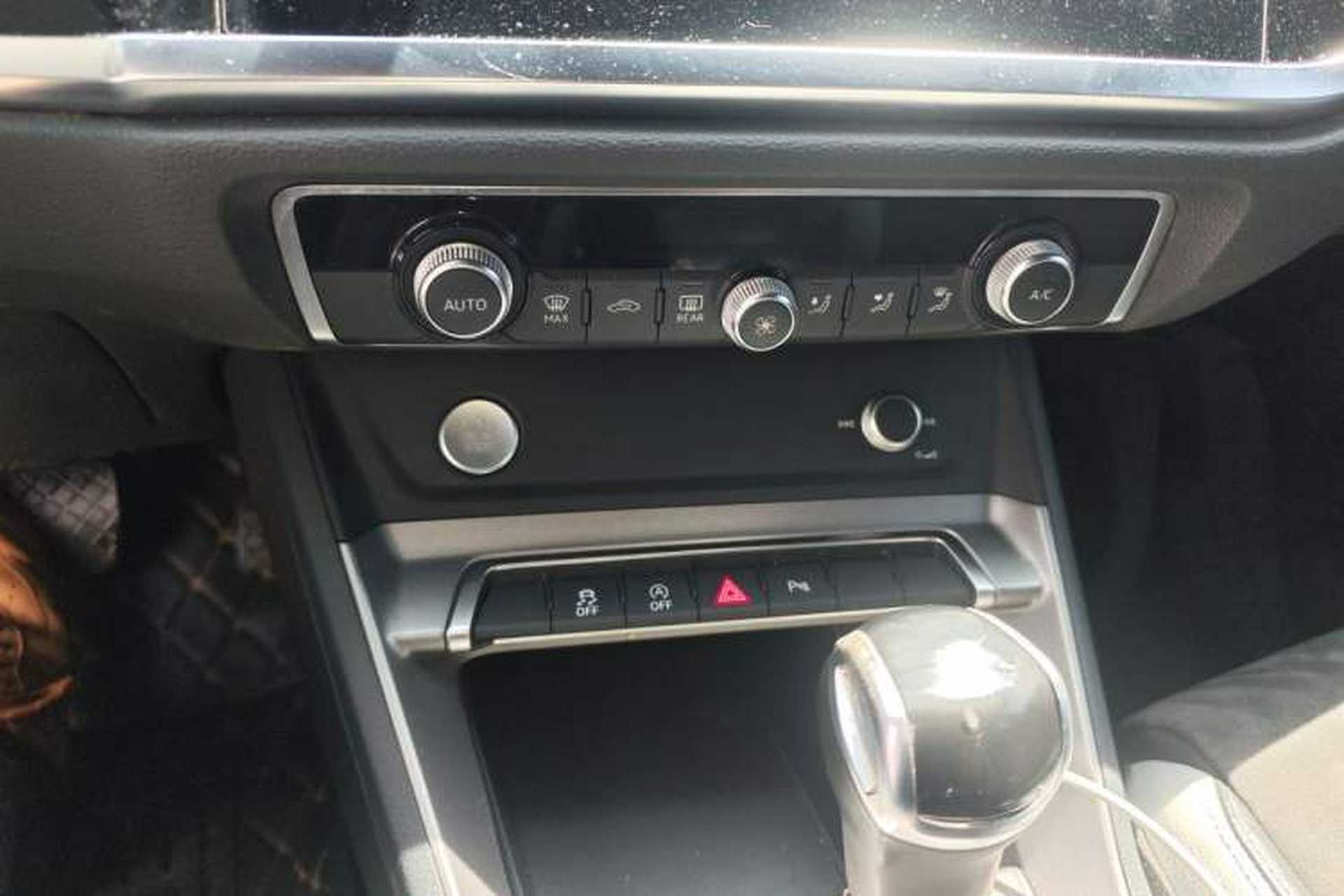 Used Audi Q3 2020 35 TFSI Fashion Dynamic Model Audio And AC Panel