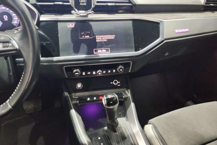 Used Audi Q3 2020 35 TFSI Fashion Dynamic Model Audio And AC Panel