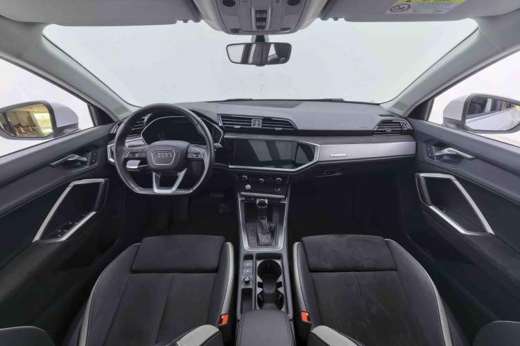 Used Audi Q3 2020 35 TFSI Fashion Dynamic Model Audio And AC Panel