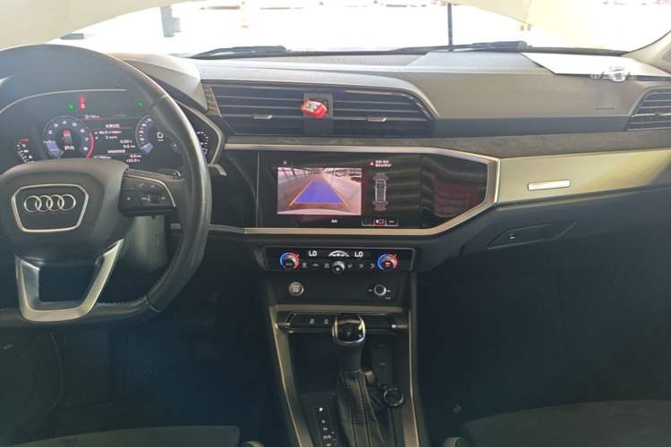 Used Audi Q3 2020 35 TFSI Fashion Dynamic Model Audio And AC Panel