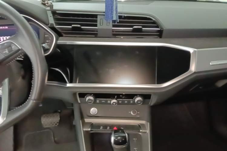 Used Audi Q3 2020 35 TFSI Fashion Dynamic Model Audio And AC Panel