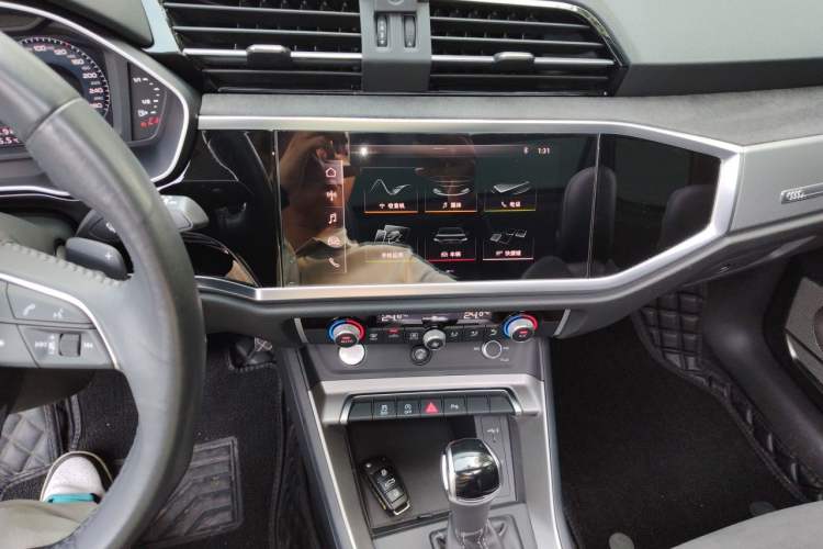Used Audi Q3 2020 35 TFSI Fashion Dynamic Model Audio And AC Panel
