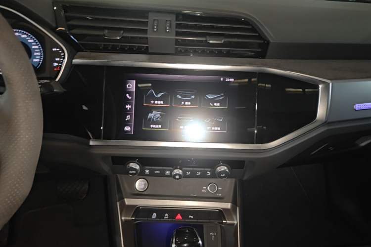 Used Audi Q3 2020 40 TFSI Fashion Dynamic Model Audio And AC Panel
