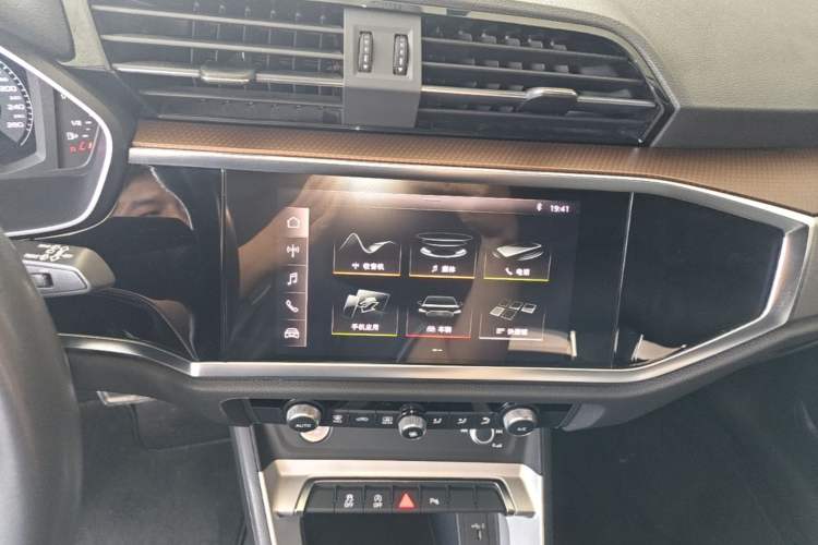Used Audi Q3 2020 35 TFSI Fashionable and Elegant Model Audio And AC Panel