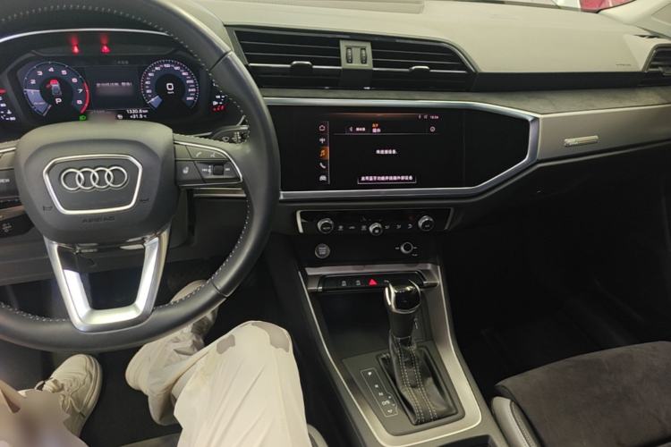 Used Audi Q3 2020 35 TFSI Ambition Dynamic Edition Center Console