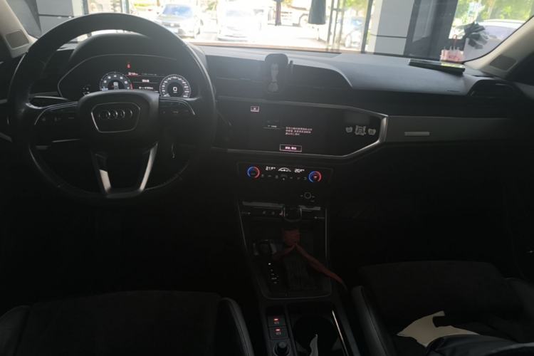 Used Audi Q3 2020 35 TFSI Ambition Dynamic Edition Center Console