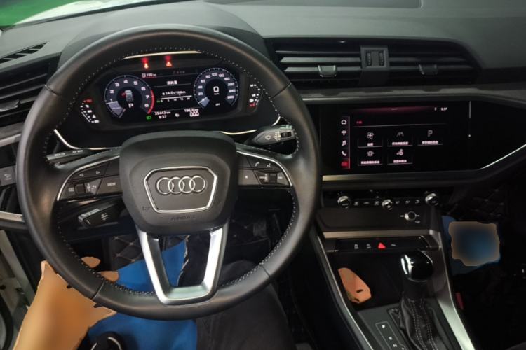 Used Audi Q3 2020 35 TFSI Ambition Dynamic Edition Center Console