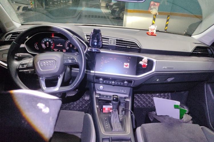 Used Audi Q3 2020 35 TFSI Fashion Dynamic Model Center Console