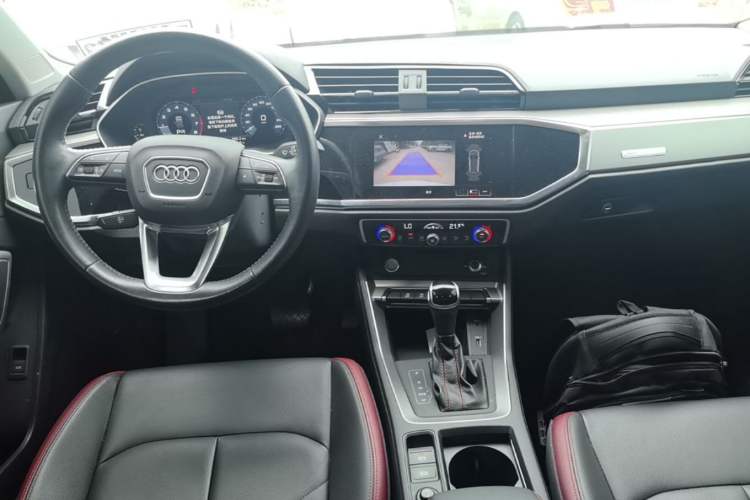 Used Audi Q3 2020 35 TFSI Fashionable and Elegant Model Center Console