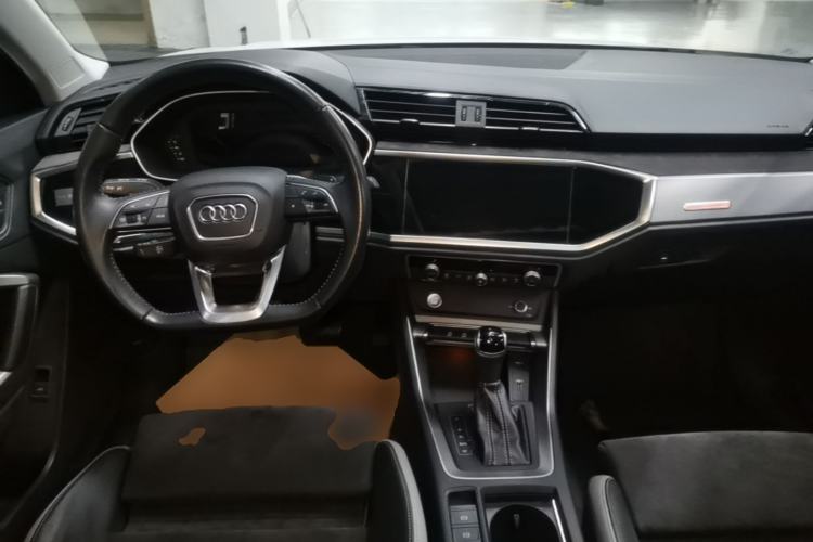 Used Audi Q3 2020 40 TFSI Fashion Dynamic Model Center Console