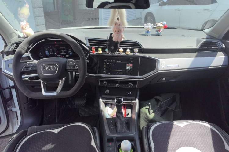 Used Audi Q3 2020 35 TFSI Fashion Dynamic Model Center Console
