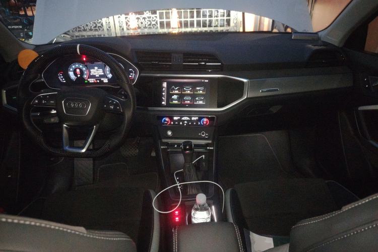 Used Audi Q3 2020 35 TFSI Fashion Dynamic Model Center Console