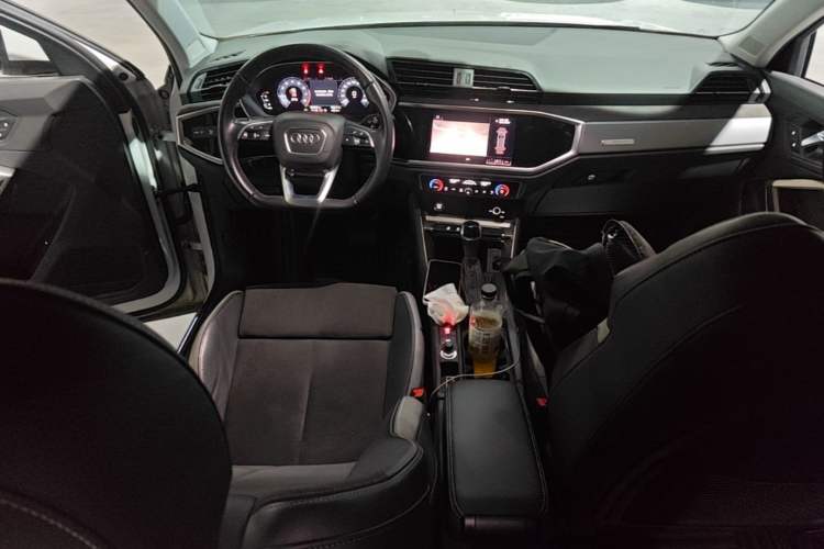 Used Audi Q3 2020 35 TFSI Fashion Dynamic Model Center Console