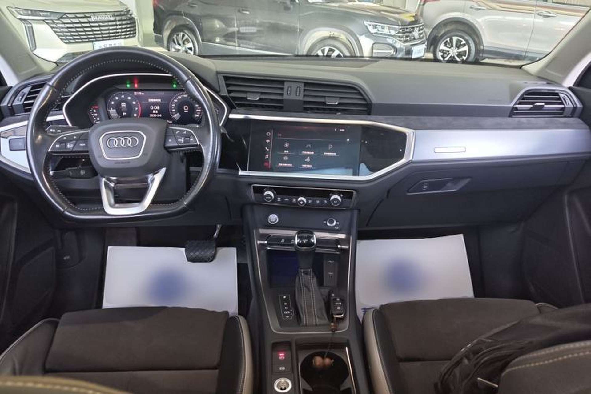 Used Audi Q3 2020 40 TFSI Fashion Dynamic Model Center Console