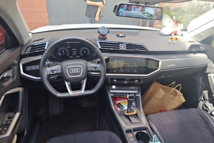 Used Audi Q3 2020 35 TFSI Fashion Dynamic Model Center Console