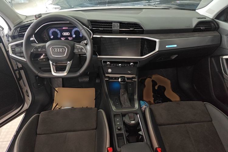 Used Audi Q3 2020 40 TFSI Fashion Dynamic Model Center Console