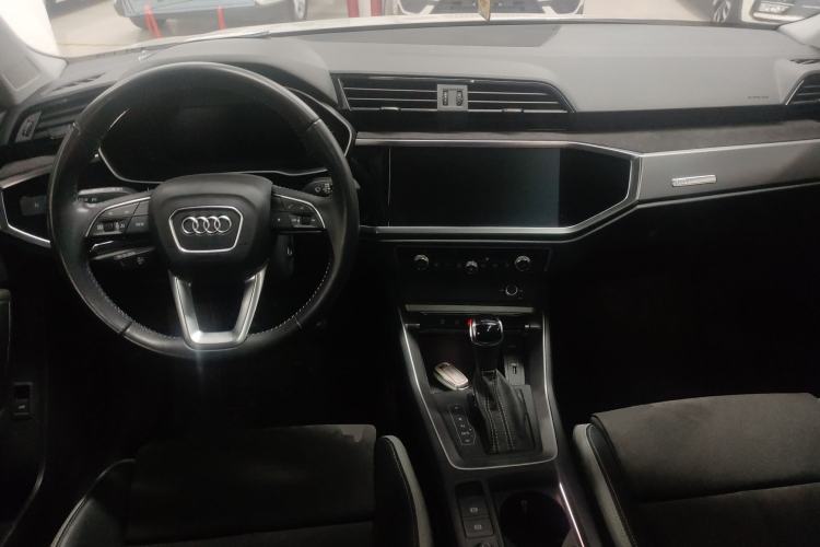 Used Audi Q3 2020 35 TFSI Ambition Dynamic Edition Center Console