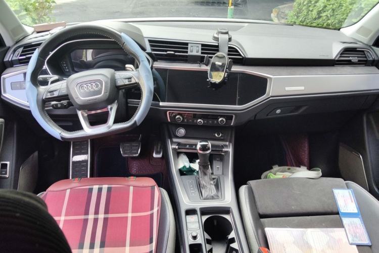 Used Audi Q3 2020 35 TFSI Fashion Dynamic Model Center Console