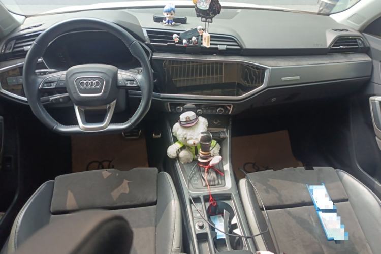 Used Audi Q3 2020 40 TFSI Fashion Dynamic Model Center Console