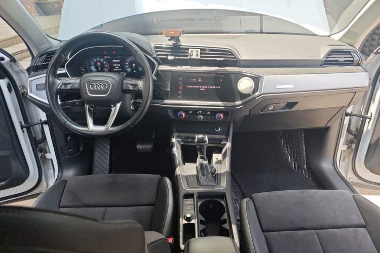 Used Audi Q3 2020 35 TFSI Ambition Dynamic Edition Center Console