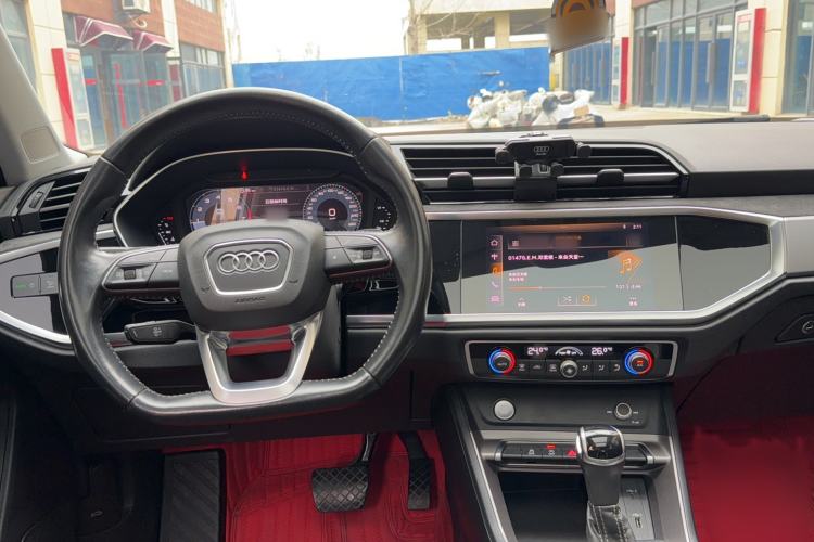 Used Audi Q3 2020 35 TFSI Fashion Dynamic Model Center Console