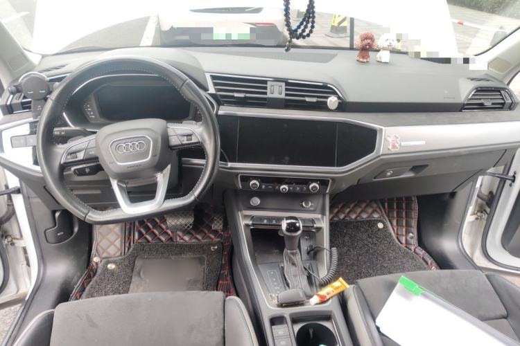 Used Audi Q3 2020 35 TFSI Fashion Dynamic Model Center Console