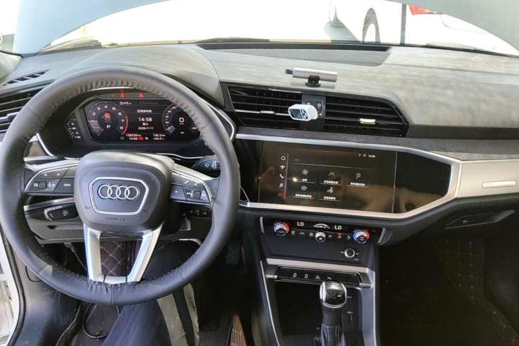 Used Audi Q3 2020 35 TFSI Ambition Dynamic Edition Center Console