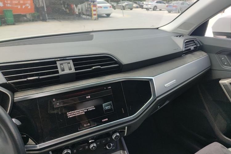Used Audi Q3 2020 35 TFSI Fashion Dynamic Model Center Console