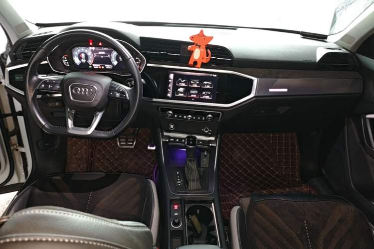 Used Audi Q3 2020 40 TFSI Fashion Dynamic Model Center Console