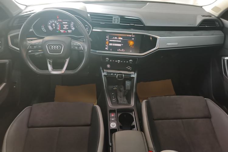 Used Audi Q3 2020 35 TFSI Fashion Dynamic Model Center Console