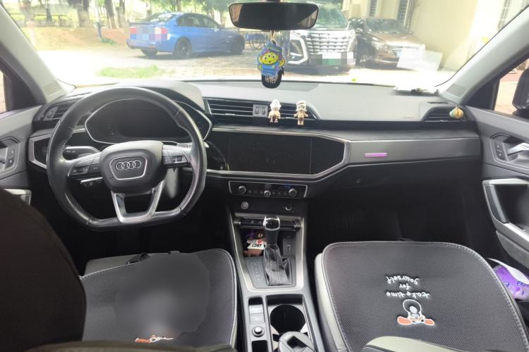 Used Audi Q3 2020 40 TFSI Fashion Dynamic Model Center Console