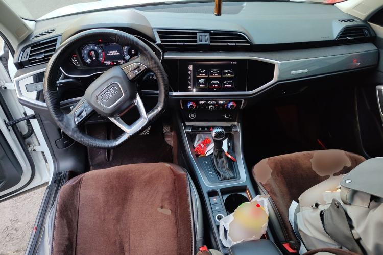 Used Audi Q3 2020 35 TFSI Fashion Dynamic Model Center Console