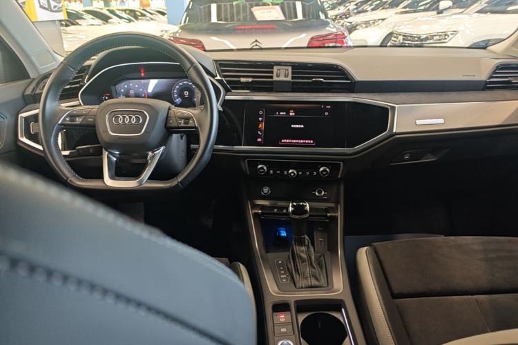 Used Audi Q3 2020 40 TFSI Fashion Dynamic Model Center Console
