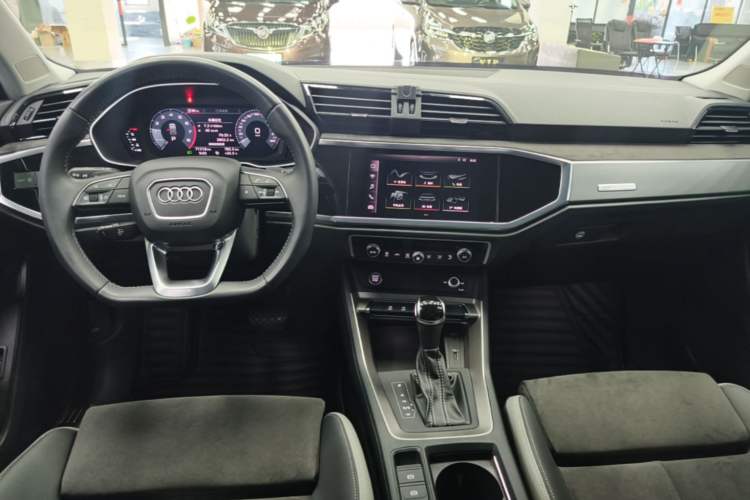 Used Audi Q3 2020 35 TFSI Fashion Dynamic Model Center Console