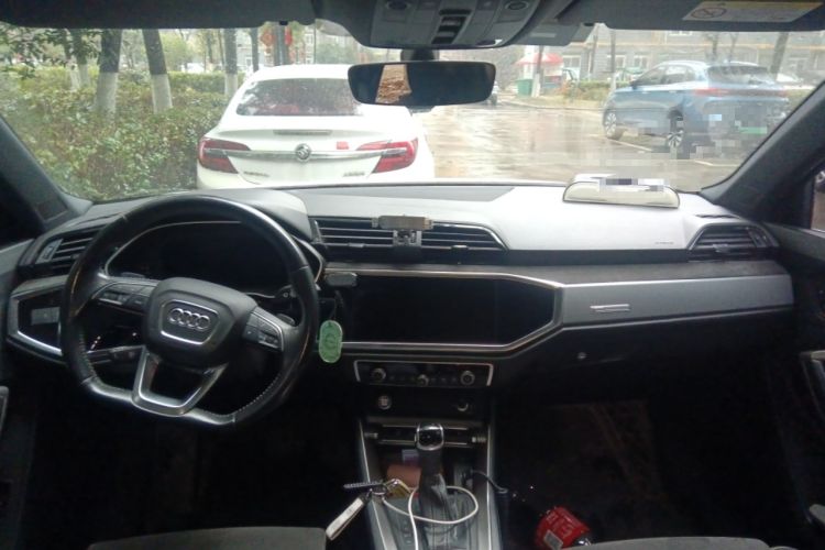 Used Audi Q3 2020 35 TFSI Fashion Dynamic Model Center Console