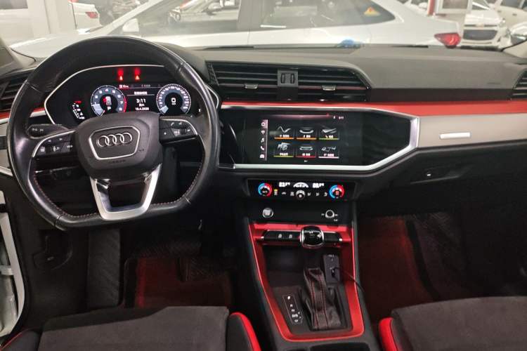 Used Audi Q3 2020 35 TFSI Fashion Dynamic Model Center Console