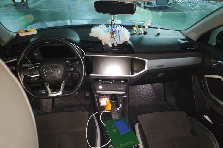 Used Audi Q3 2020 35 TFSI Fashion Dynamic Model Center Console
