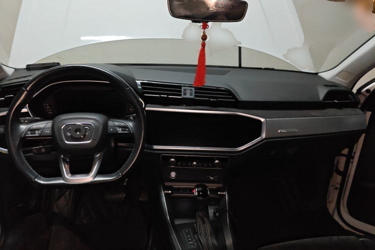 Used Audi Q3 2020 35 TFSI Fashion Dynamic Model Center Console