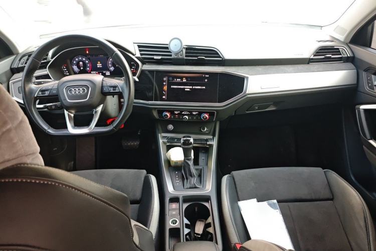 Used Audi Q3 2020 35 TFSI Ambition Dynamic Edition Center Console