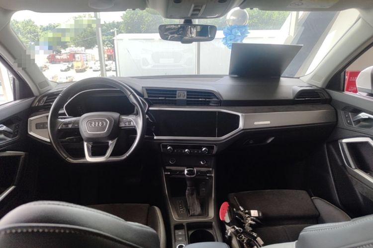 Used Audi Q3 2020 35 TFSI Fashion Dynamic Model Center Console