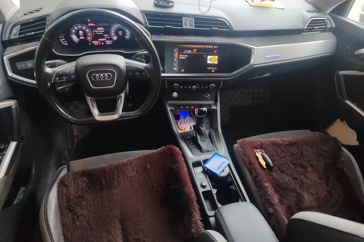 Used Audi Q3 2020 40 TFSI Fashion Dynamic Model Center Console