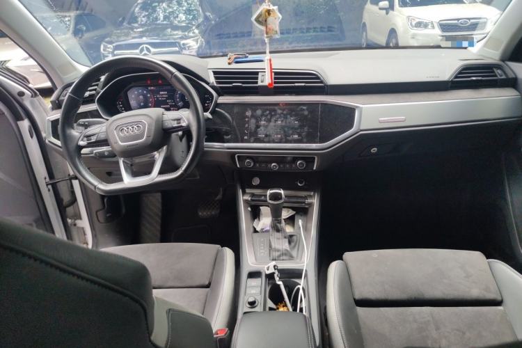 Used Audi Q3 2020 40 TFSI Fashion Dynamic Model Center Console